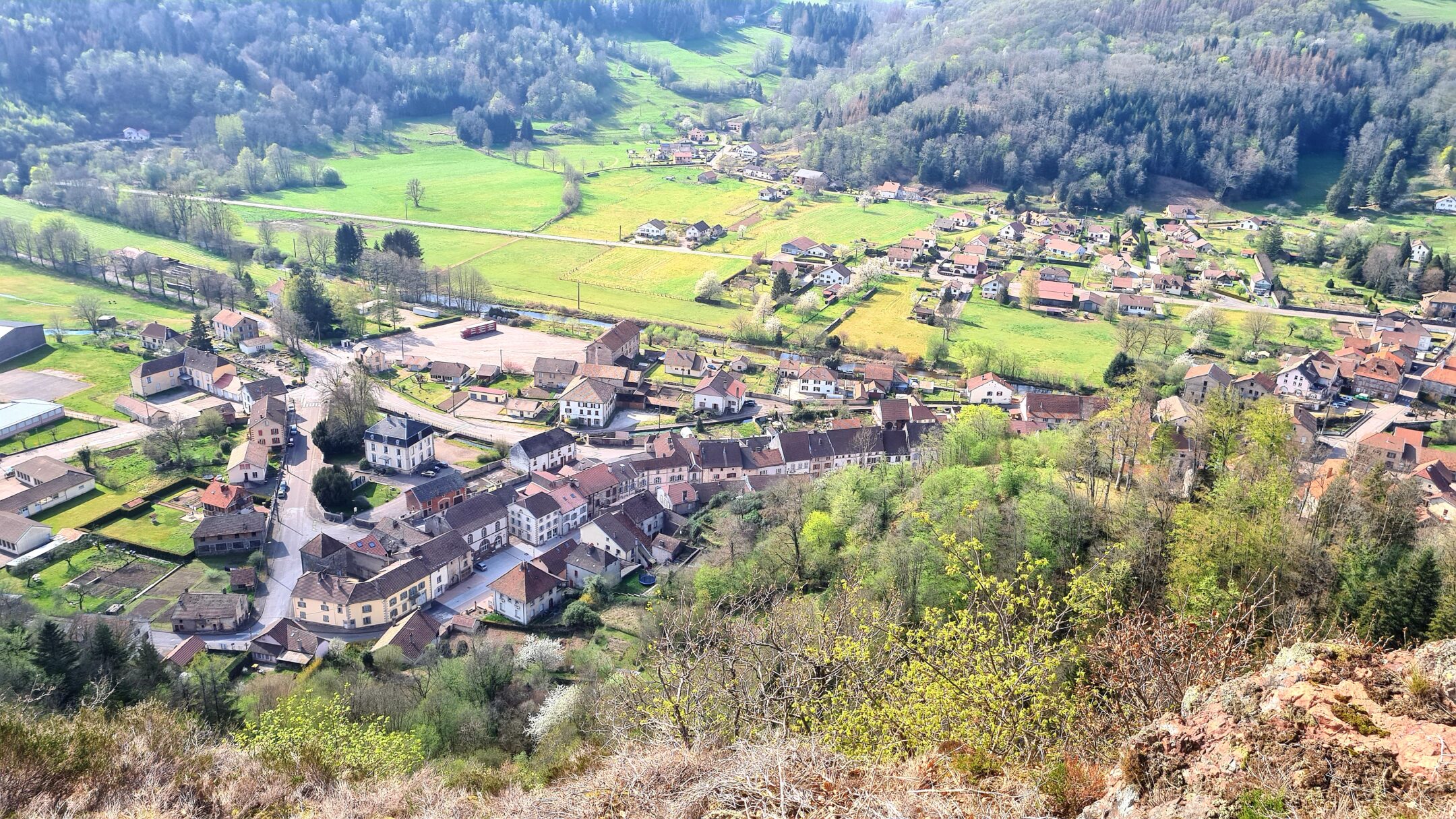 Vue de Faucogney-et-La-Mer depuis le site de Rochenoz
