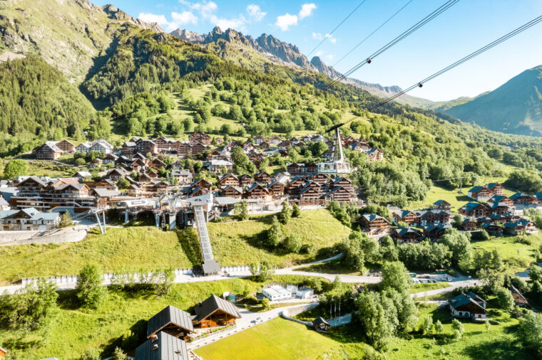 Vaujany, village-station de montagne authentique et convivial