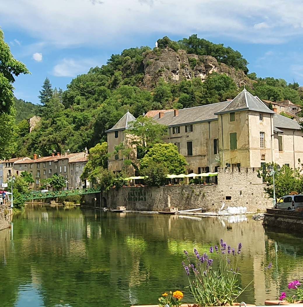 Lunas: le Château et le Redondel