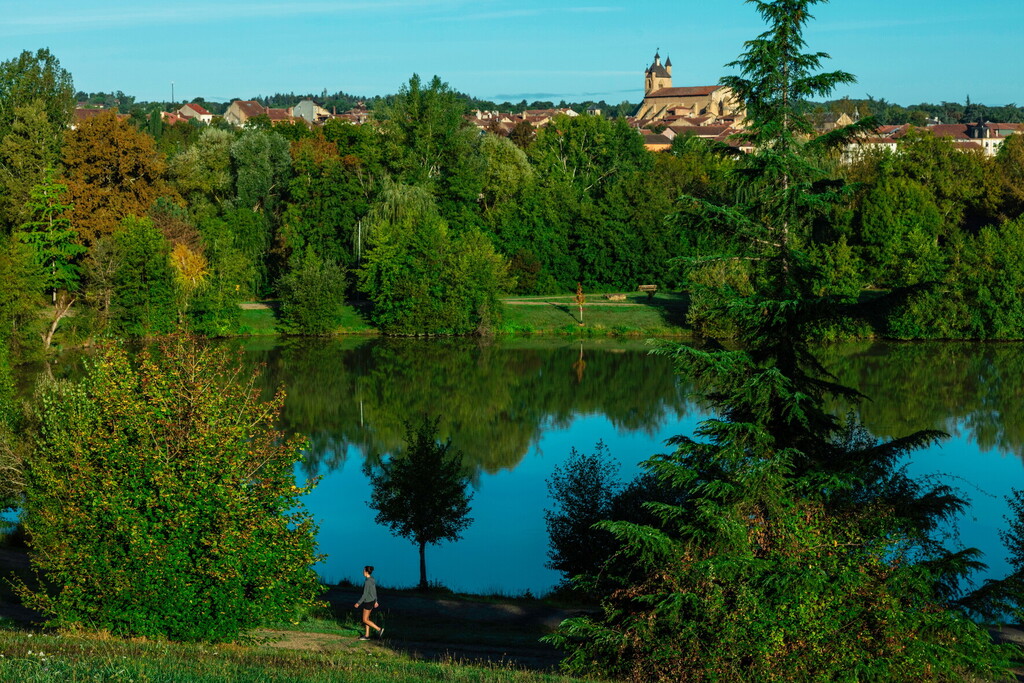 Vue de Mirande depuis l’Ile du Pont