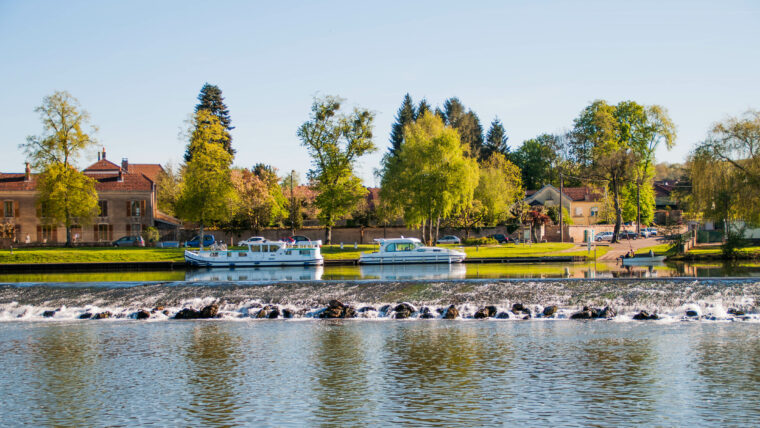 Mariage entre Saône et village