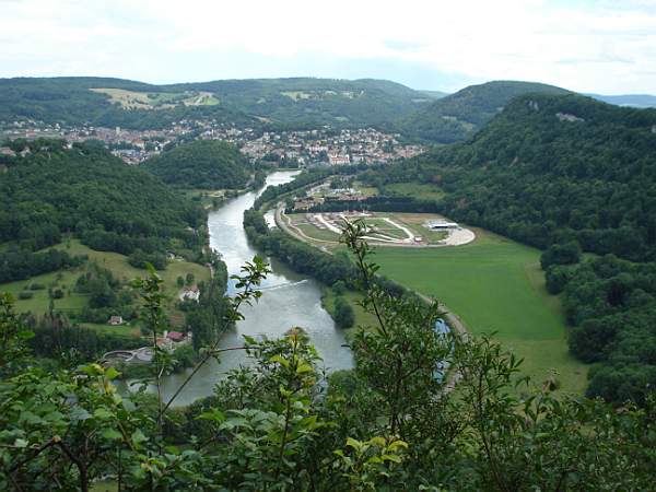 vue générale de Baume les Dames depuis les crêtes.