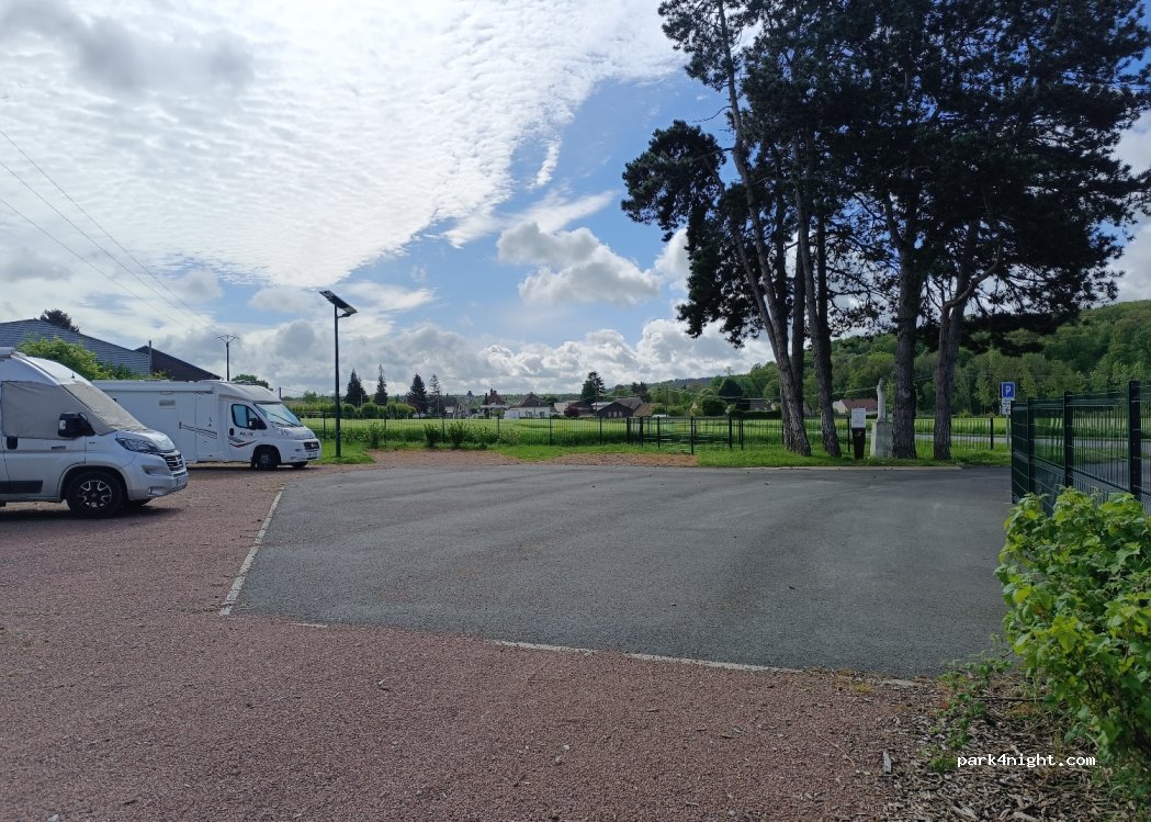 Aire de camping car Rue du général de Gaulle  60510 LA NEUVILLE EN HEZ