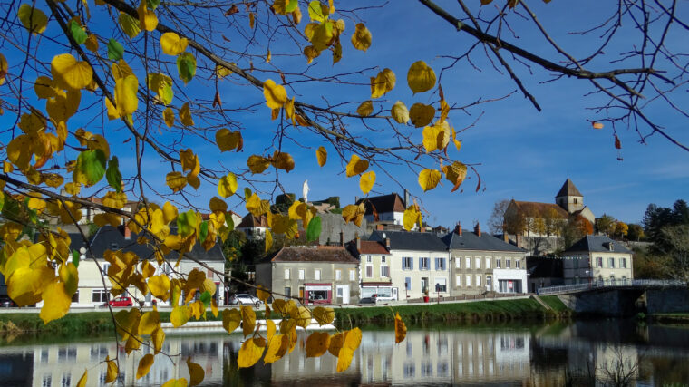 Cercy, Notre-Dame du Nivernais, l'Aron et l'église Saint-Pierre.