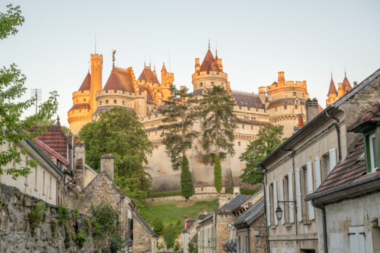 Photo du château de Pierrefonds lors de la Golden hour
