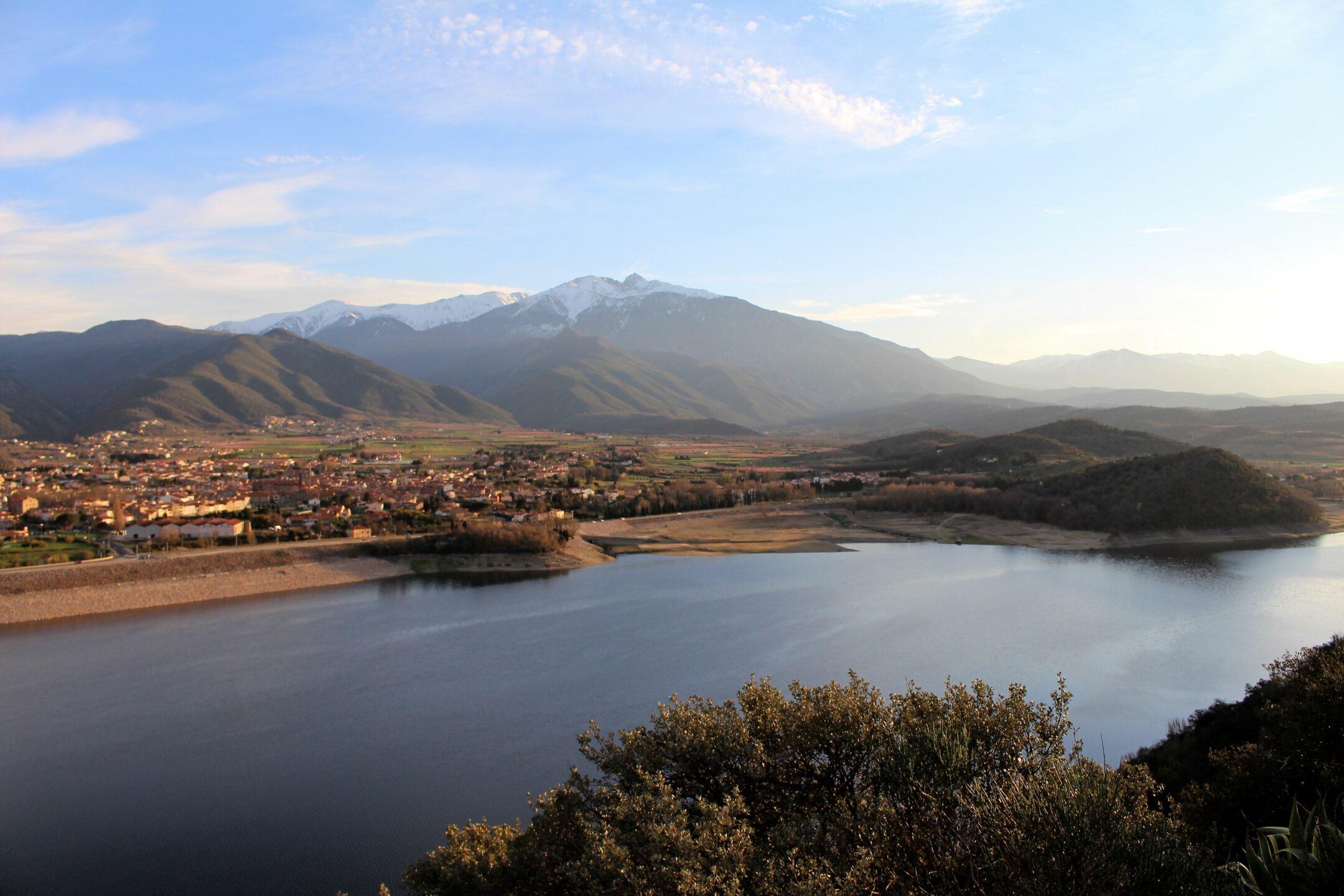 Vinça et son lac